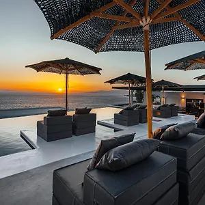 Tagoo Black Mykonos מלון